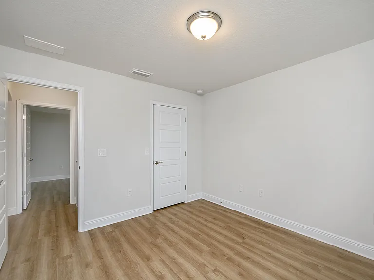 2107 Queen St — Photo 17