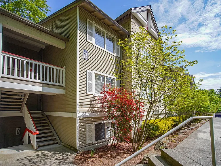 18501 SE Newport Way #J238 — Photo 31