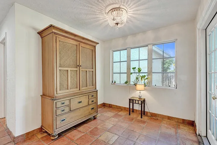 3 bed, 2075 sqft, $4,850 — Photo 3