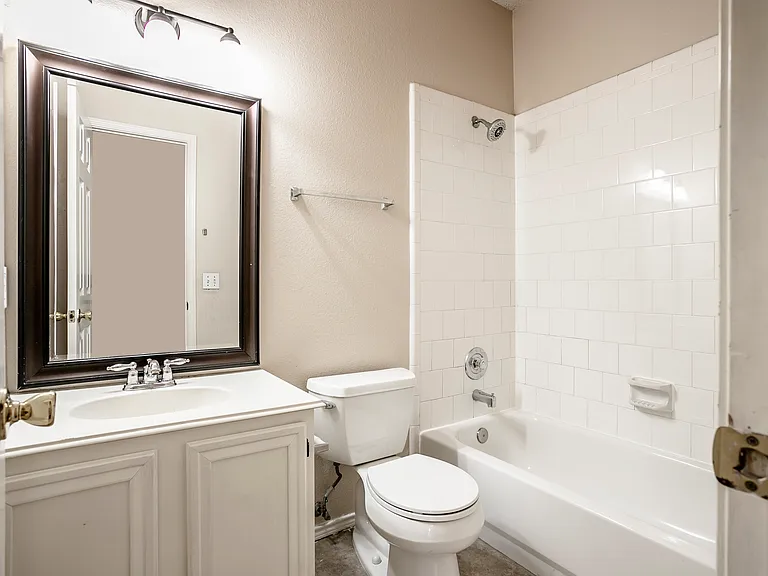 206 Meredith Ct — Photo 15