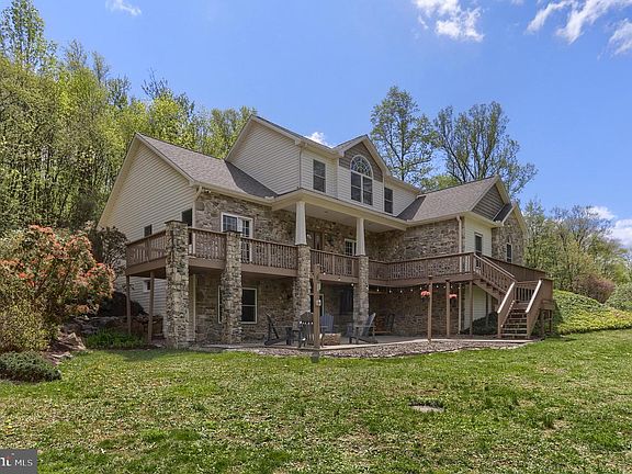 2nd image of 586 Blue Mountain Pkwy
