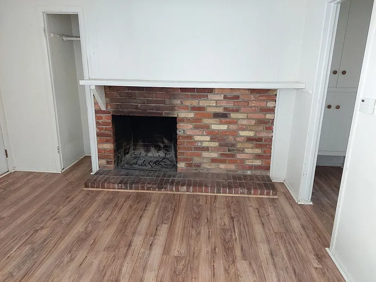 881-883 Modesto Ave — Photo 5