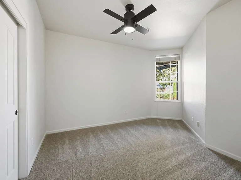 1439 Gordon Dr — Photo 35