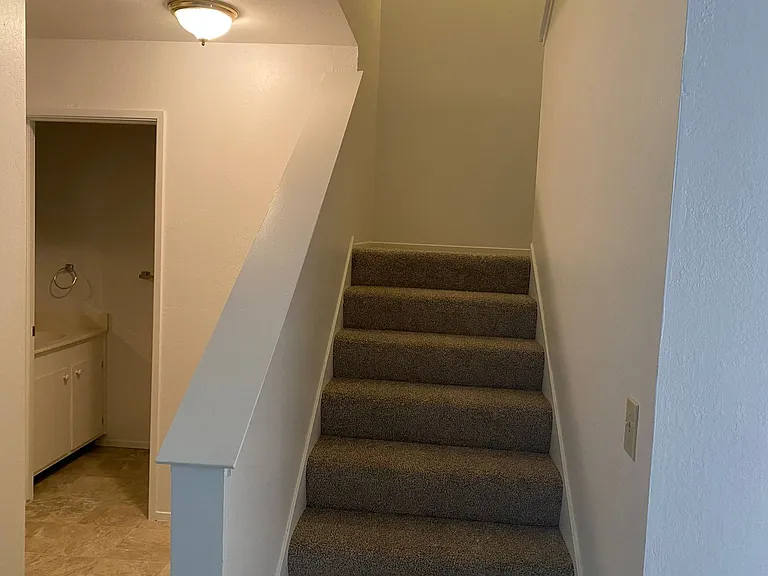 313 Eldridge Ave — Photo 7