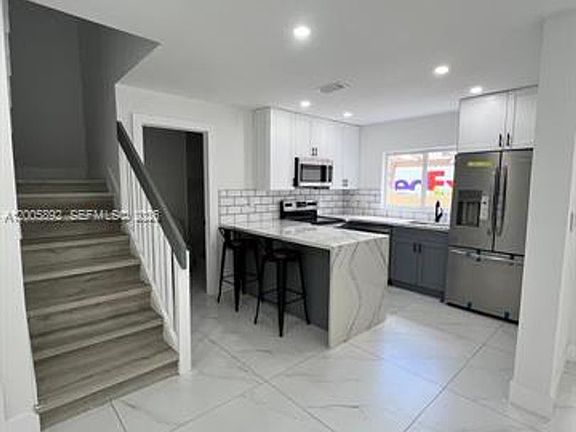 4th image of 3632 SW 112th Ave #6-3
