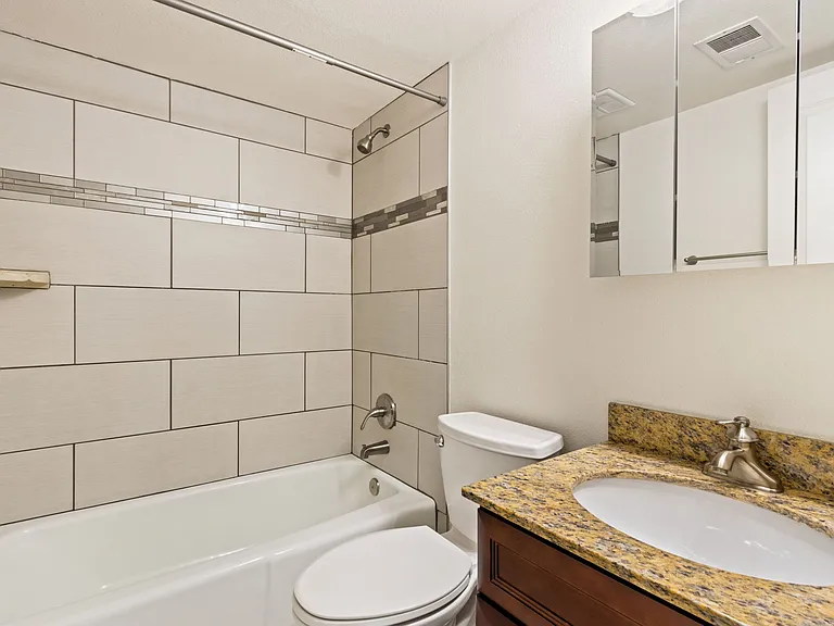 Lakemont Apartments — Photo 41