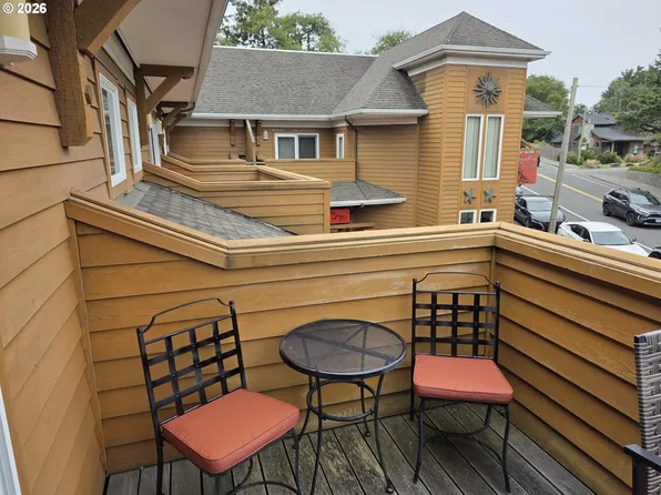 123 S Hemlock St #203, Cannon Beach, OR 97110