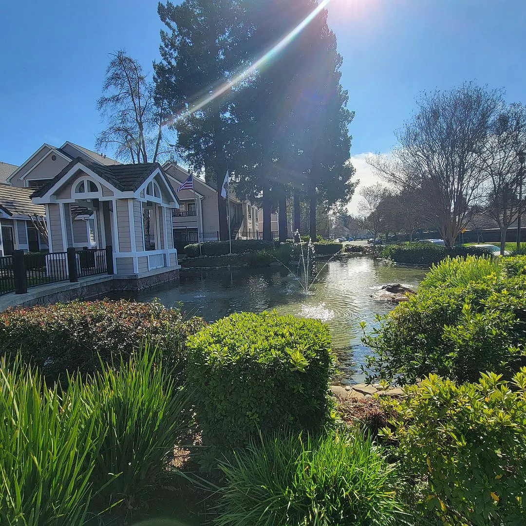 Crossing at Riverlake Apartments — Photo 4