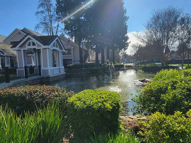 Crossing at Riverlake Apartments — Photo 4