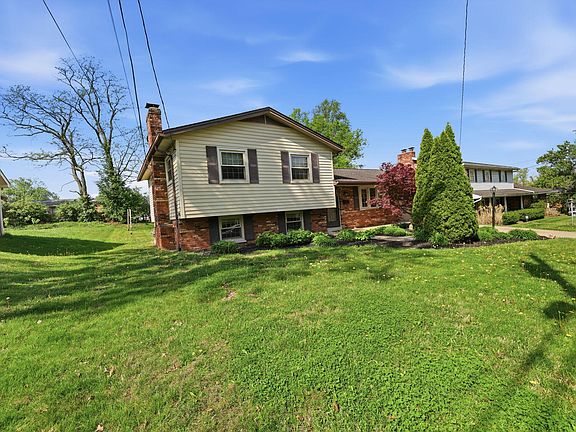 3rd image of 215 Claxon Dr