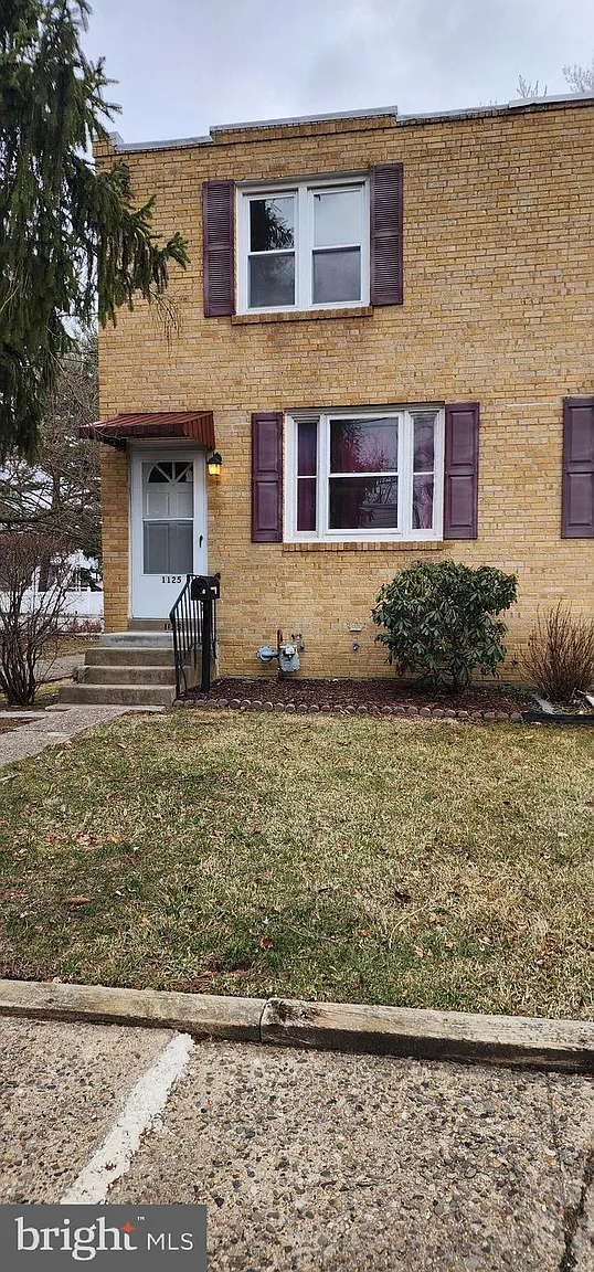1125 Colonial Ave photo 1