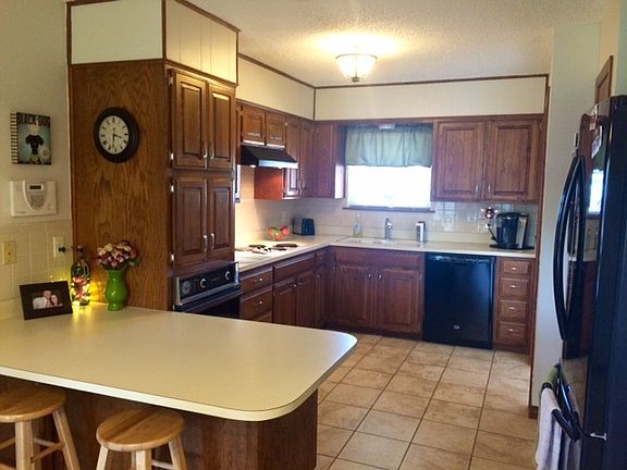 4th image of 914 Plains Dr