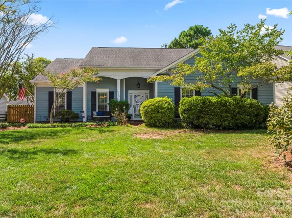 8523 Albury Walk Ln, Charlotte, NC 28277