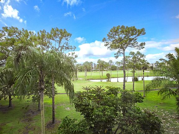 3rd image of 3810 Via Poinciana #404