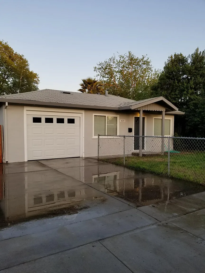 419 Poplar Ave photo 1