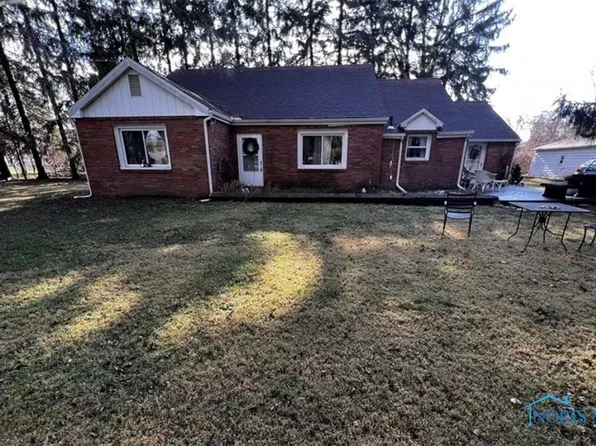 513 Riverside Dr, Rossford, OH 43460