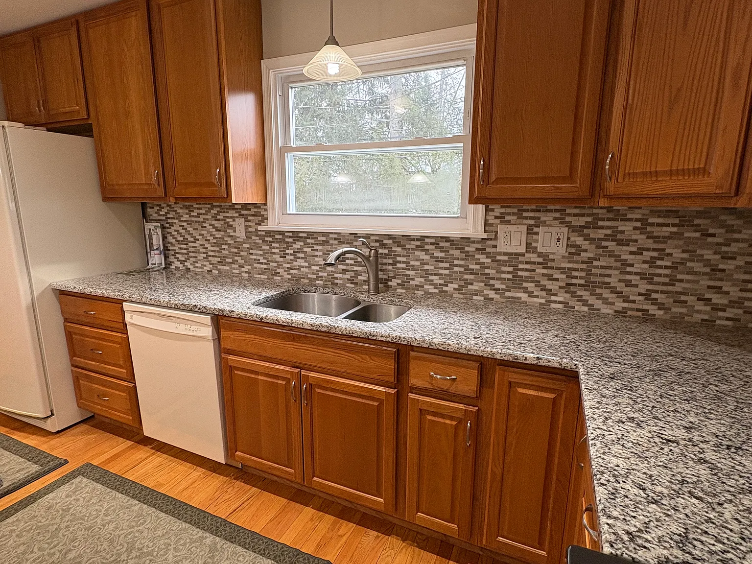 4 bed, 1948 sqft, $3,200 — Photo 4