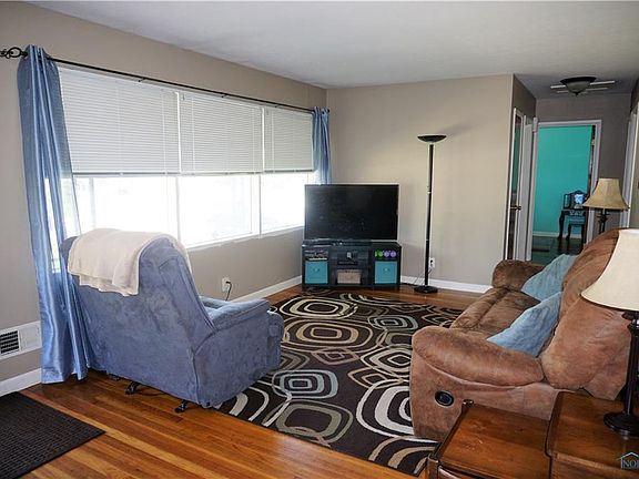 5th image of 403 Northdale Dr