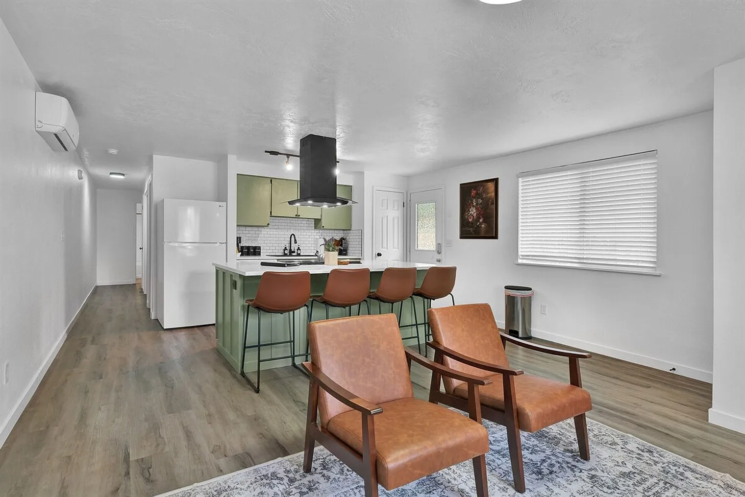 2 bed, 1.0 bath, 699 sqft, $6,329 — Photo 4