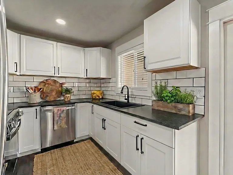 604 W Crest Dr — Photo 6