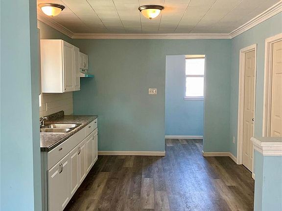 3rd image of 2511 Washington Ave