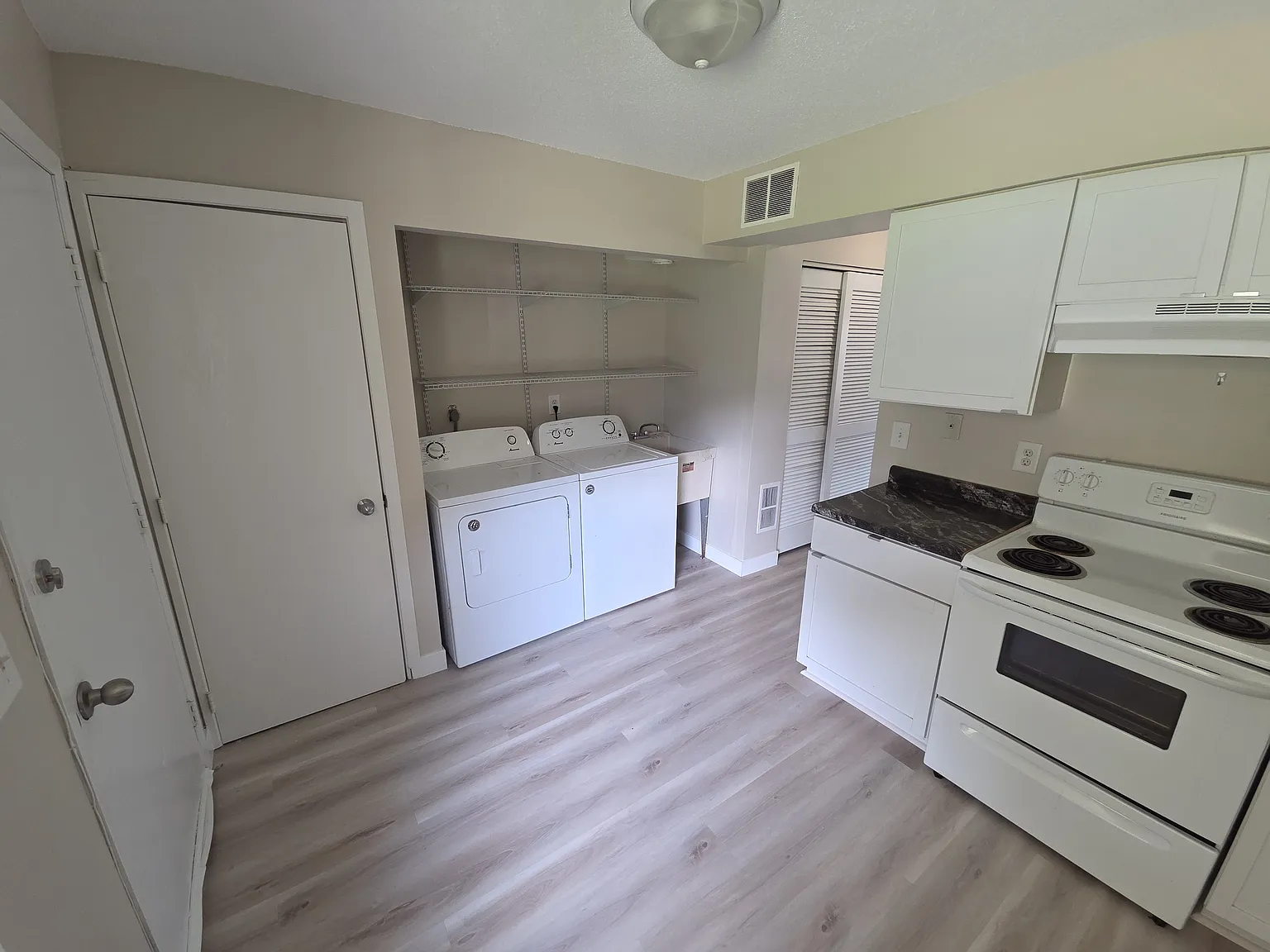 2 bed, 1200 sqft, $1,695 — Photo 4