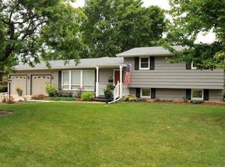 212 Audley Dr, Sun Prairie, WI 53590
