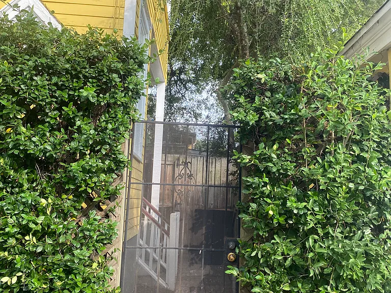 223 W Waldburg St #A — Photo 39