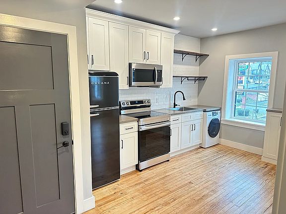 5th image of 300 Linden St APT A