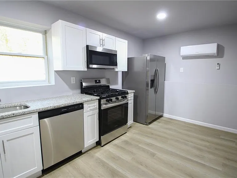 105 Homeport Dr — Photo 5