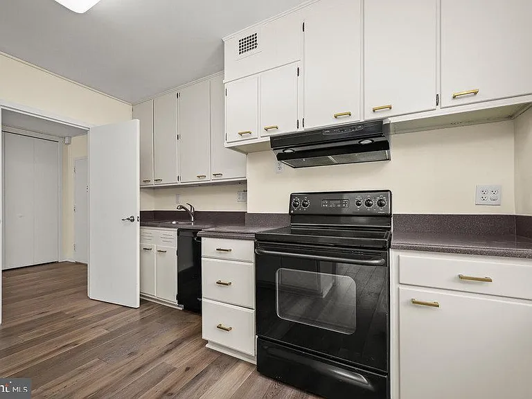 4101 Cathedral Ave NW #910 — Photo 8