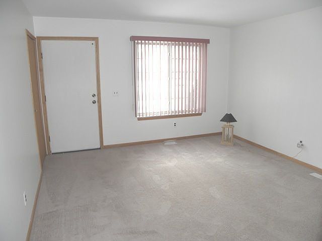 2nd image of 21813 Maple St