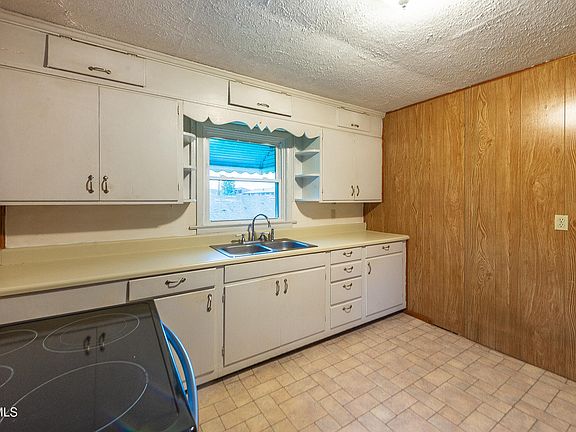 5th image of 128 Beacon St