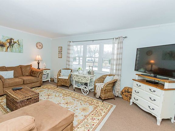 4th image of 15 Concord Dr