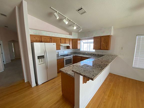 4th image of 1026 Majesty Ct