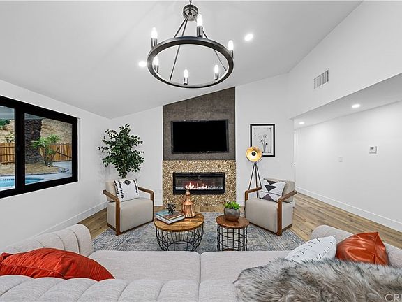 4th image of 5843 Winnetka Ave