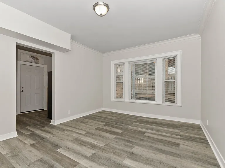 7018 S Clyde Ave — Photo 4