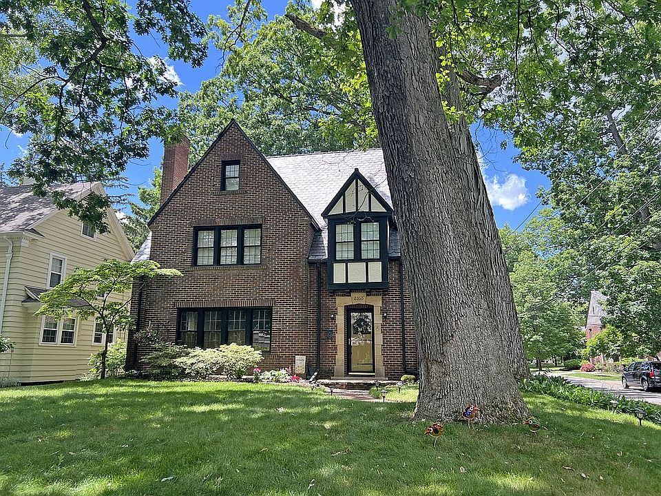 2365 Meadowwood Dr, Toledo, OH 43606 | Zillow