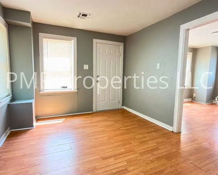 209 NW 6th St — Photo 3