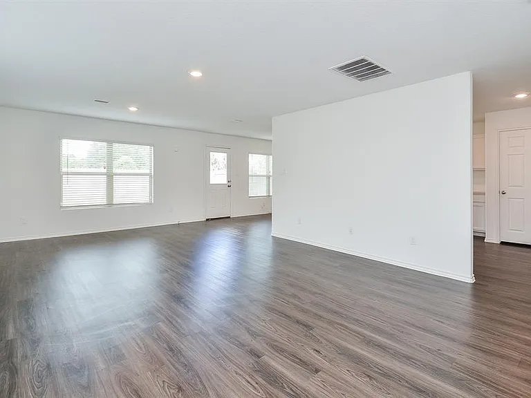 5434 Logan Dale Dr — Photo 4