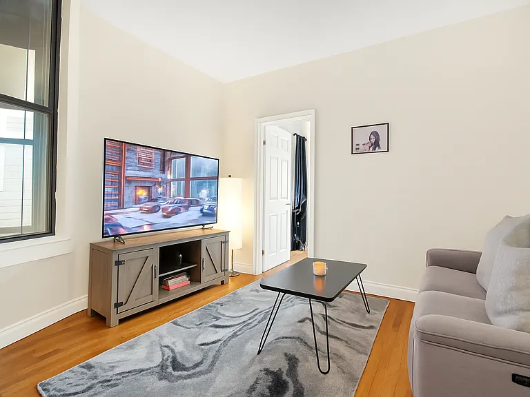 230 E 25th St #5B — Photo 1