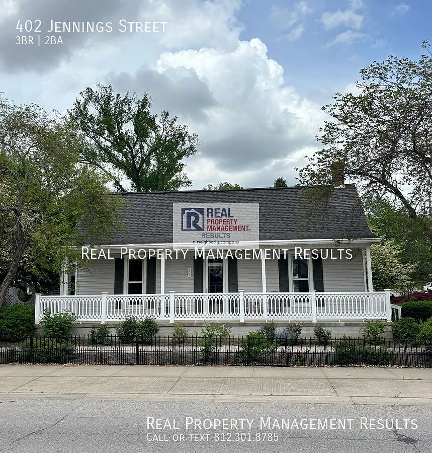 Cottage Charm in Downtown Newburgh - One Block from the River! — Photo 1