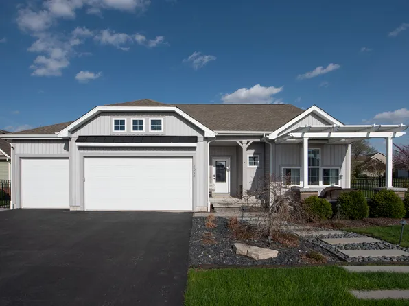 1014 Persimmon Dr, Genoa, IL 60135