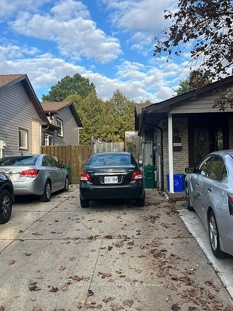 3 bed, $2,300 — Photo 2