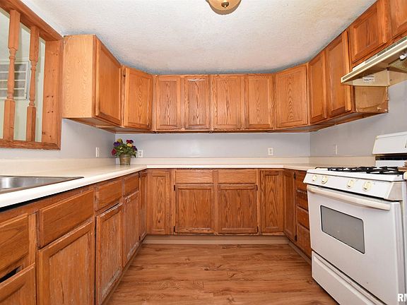4th image of 2201 N Northcrest Dr
