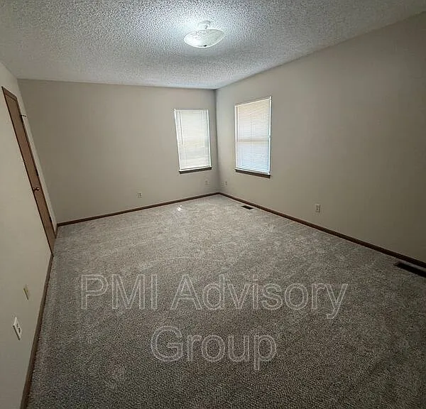 2816 SW Westport Plaza Dr — Photo 6