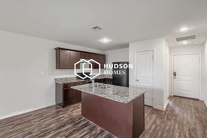 2414 E Cornell St — Photo 5