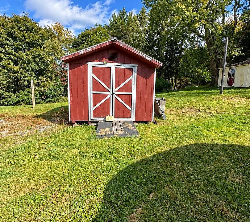 13th image of 1280 Banion Rd