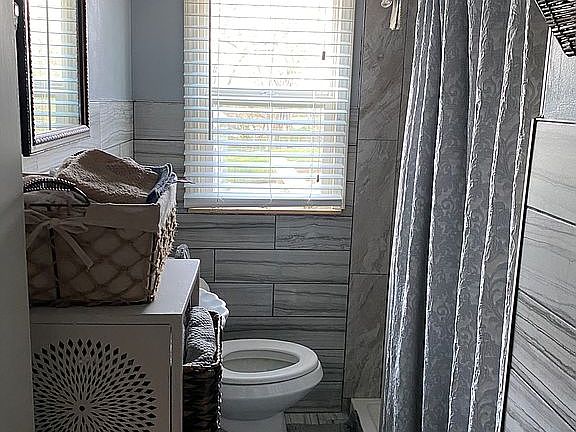 4th image of 4414 Garfield Ave