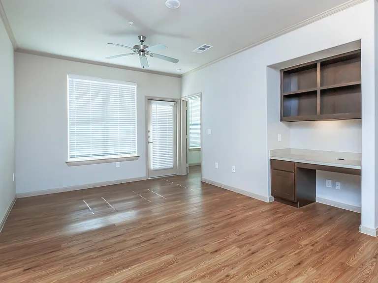 Midway Villas Apartments — Photo 25